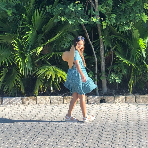 AE Dress - Picture 2 of 3